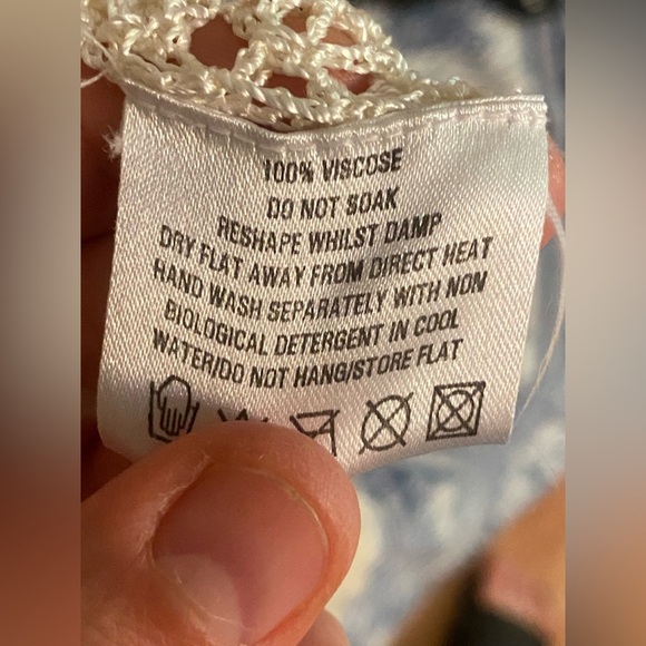 Elegant White Crochet Women Sweater - Picture 4 of 6